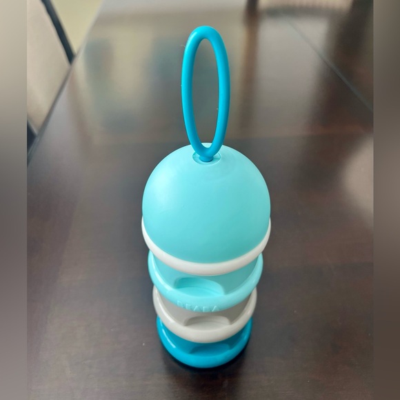 Beaba Stackable Formula And Snack Container - Picture 2 of 4